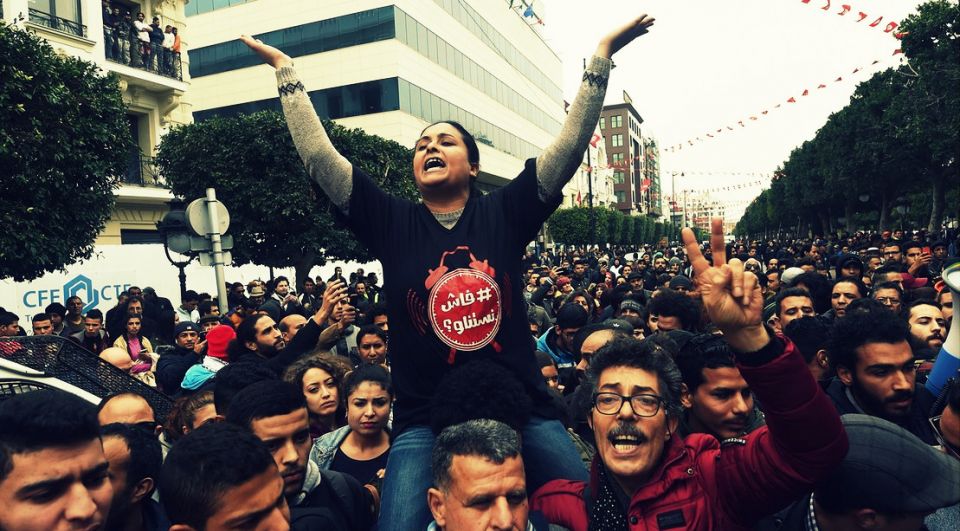 شوارع تونس والسودان تدافع عن الخبز