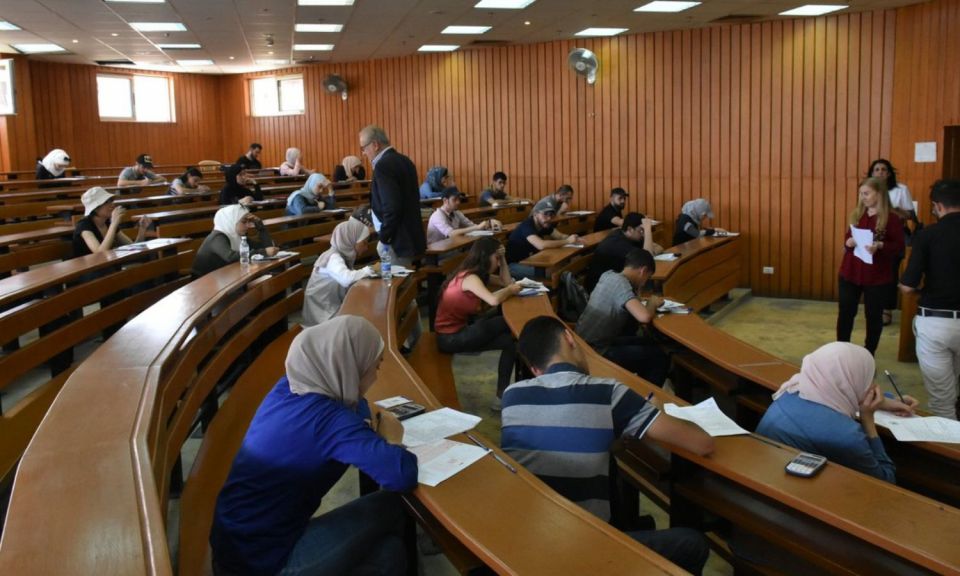 في بعض الكليات.. المحاضرات العملية بلا عملي!