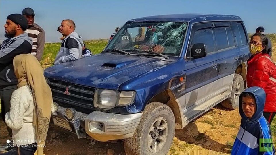 مستوطنون صهاينة يعتدون على عائلة فلسطينية في الخليل