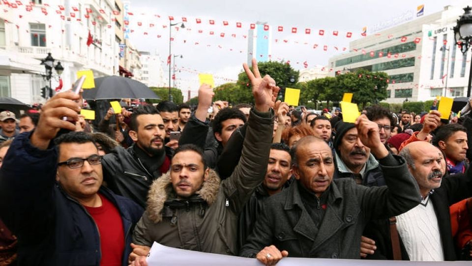 الشغل التونسي  يطيح بورقة التوت الحكومية