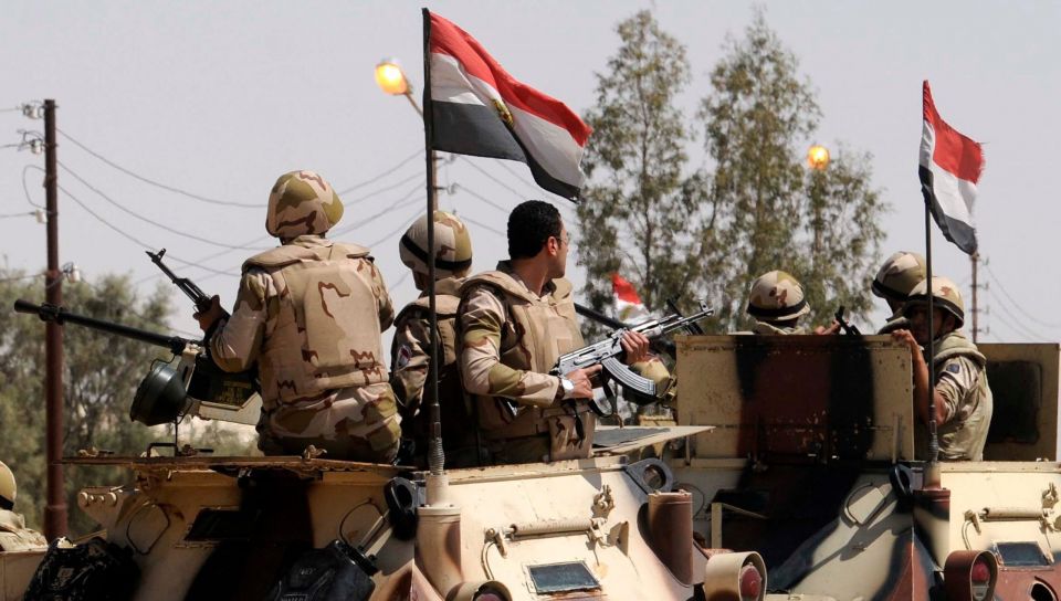 مصر: هجوم إرهابي يودي بحياة ضابط و10 جنود شرق قناة السويس