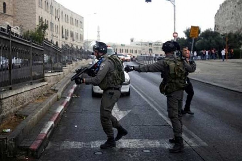 استشهاد عامل فلسطيني دهسه مستوطنون بالخليل