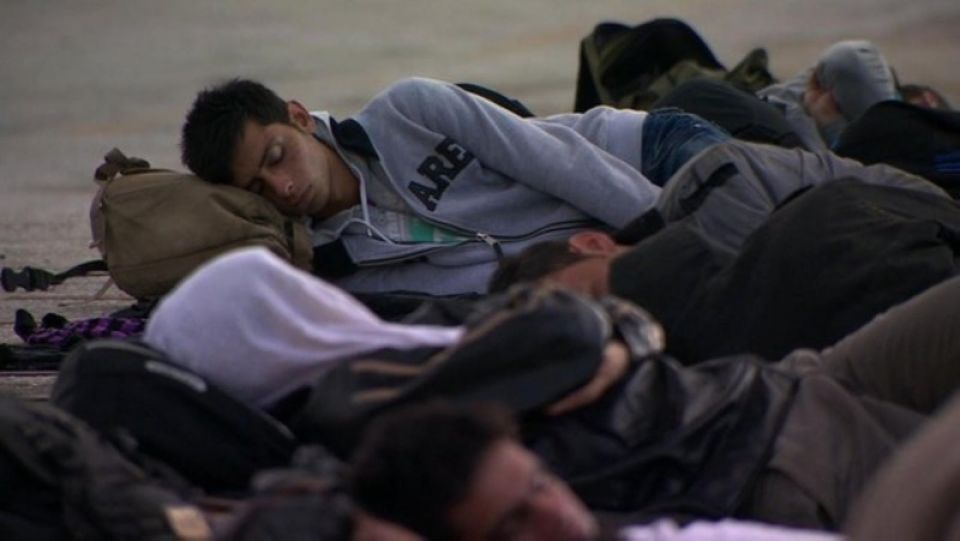 رحلة الهجرة توقفت في اليونان حتى إشعار آخر .. والأبواب تغلق أمام السوريين بعد تقطع السبل..؟