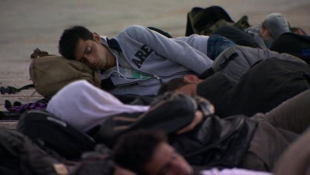 رحلة الهجرة توقفت في اليونان حتى إشعار آخر .. والأبواب تغلق أمام السوريين بعد تقطع السبل..؟