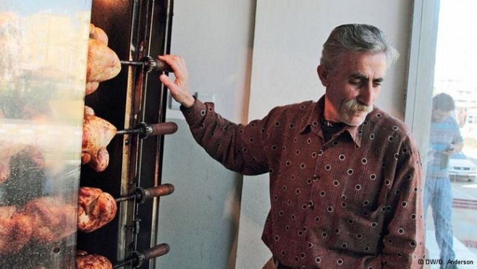 المطالبة بالحد الأدنى لأجور العاملين في القطاع الخاص