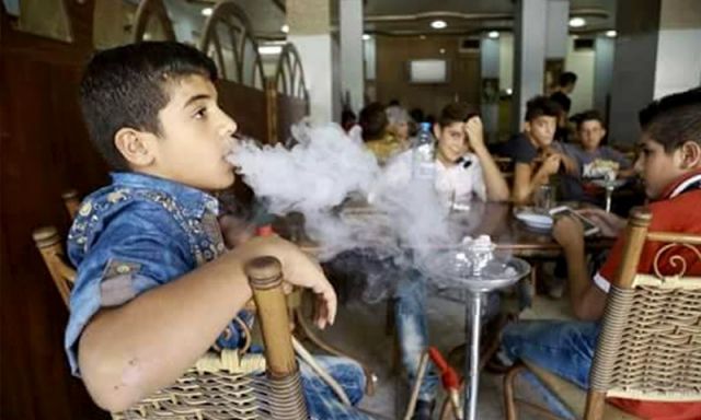 ظاهرة تدخين الأطفال وغضّ الطرف