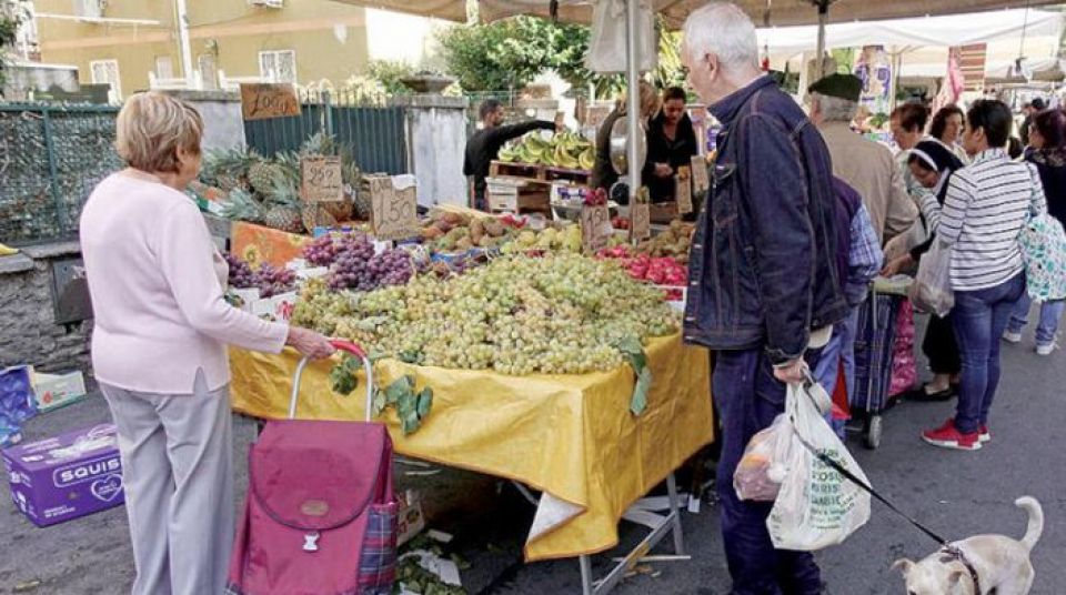 روما على صفيح ساخن مع إصرار حكومي على الموازنة