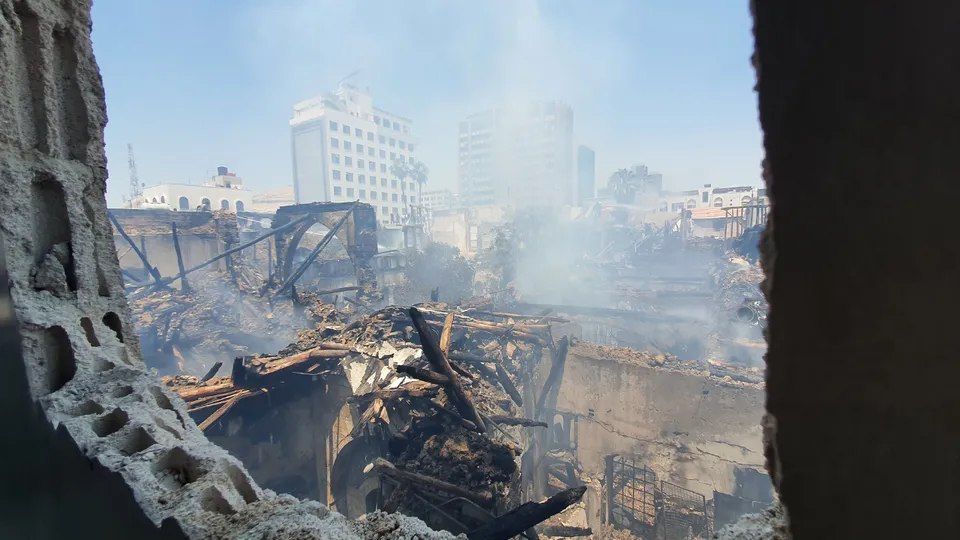 ساروجة: إنْ لم تكونوا أنتم من حفر الحفرة فلماذا تحملون المجرفة!