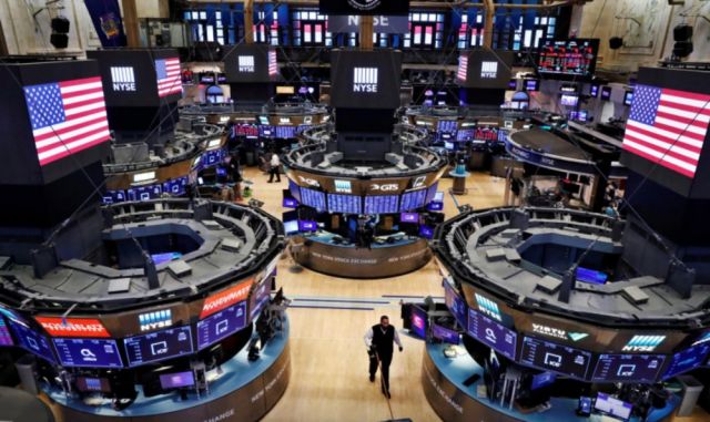 مقابل حلم صناعي مشكوك فيه… ترامب يخاطر بمنظومة الاقتصاد العالمي