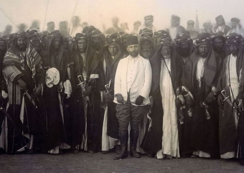 العبث بالتاريخ...   بين تشويه الرمز ونسف الهوية.