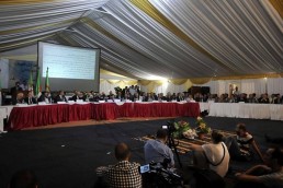 المعارضة الجزائرية تدعو إلى &quot;انتقال ديمقراطي&quot;