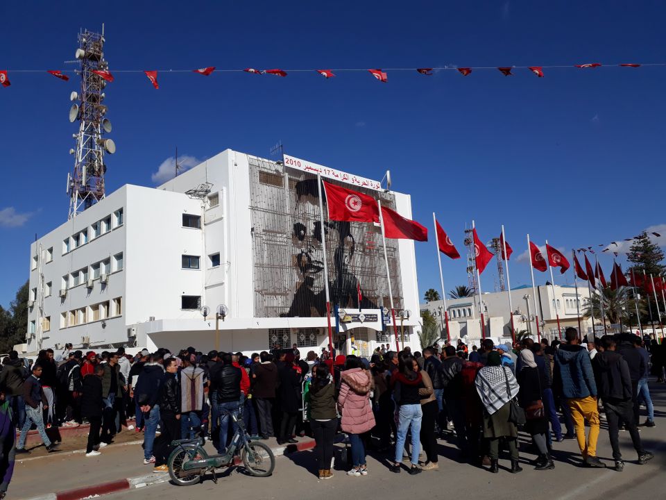 تونس: تفاصيل جديدة عن «بوعزيزي» مقر النهضة