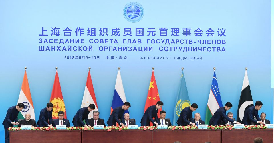 رافضو الهيمنة الغربية يتكتلون تدريجياً