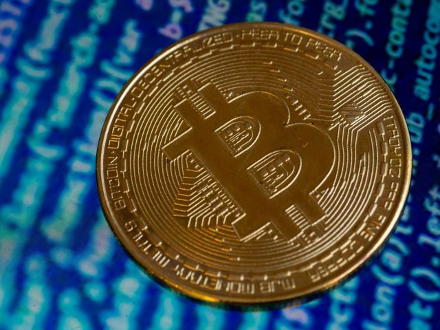 قيمة «البيتكوين» تهبط بنحو 10%