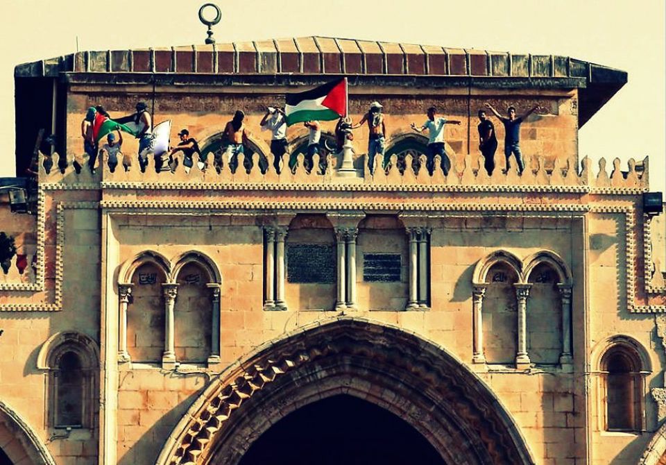 القرار وما تبعه من إلغاء الإجراءات الأمنية على مداخل المسجد الأقصى، كان "قراراً صعباً"