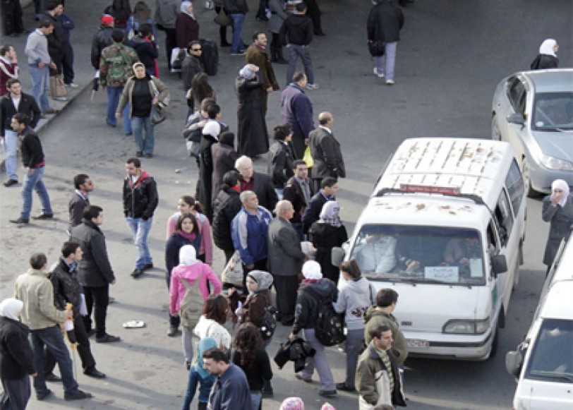 سكان دمشق يدفعون جلّ رواتبهم أجرة مواصلات