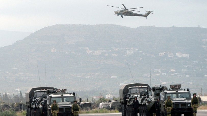 ممثلون مسرحيون وسينمائيون روس في زيارة لقاعدة &laquo;حميميم&raquo;