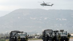 ممثلون مسرحيون وسينمائيون روس في زيارة لقاعدة &laquo;حميميم&raquo;