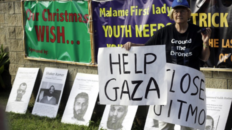 محتجون يعكرون صفو إجازة أوباما: «اوقفوا المحرقة الإسرائيلية في فلسطين»