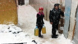 &laquo;زينة&raquo; تقتل 5 لاجئين سوريين بلبنان و&laquo;هدى&raquo; تزيد معاناتهم في الأردن