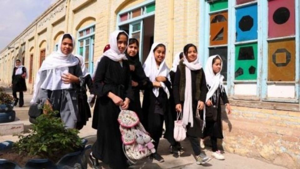 طالبان تفتح المدارس الثانوية للفتيات الأسبوع القادم