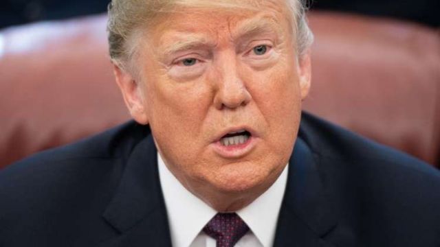 ترامب يمدد العقوبات ضد إيران عاماً آخر