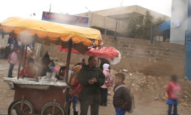 الطلّاب والمعاناة المزمنة مع البرد في الصفوف