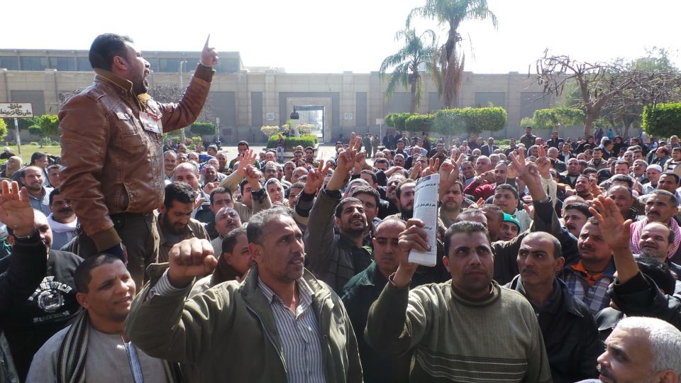 تظاهر 2000 عامل مصري احتجاجاً على تصفية شركة الحديد والصلب