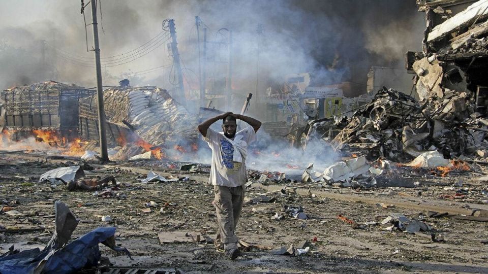 15 قتيلاً بتفجير انتحاري في قاعدة عسكرية بالعاصمة الصومالية