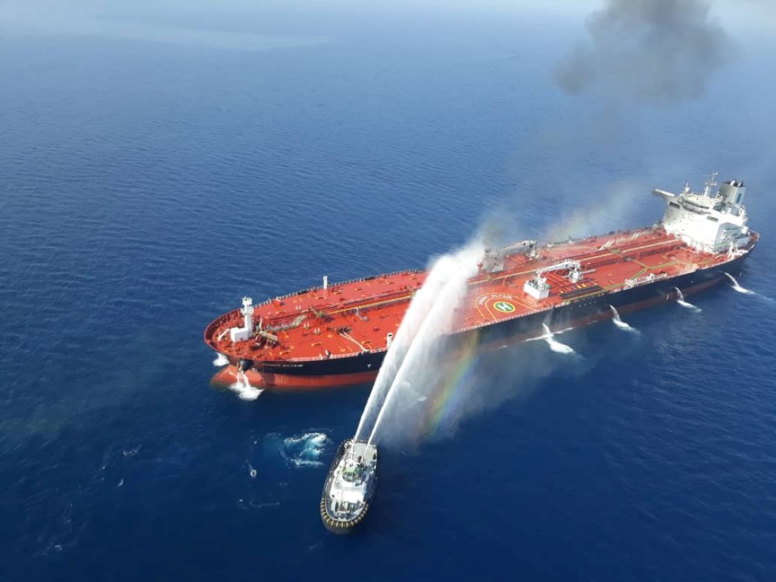 مواجهة بين سفن إيرانية وأمريكية في الخليج هي الأولى منذ عام