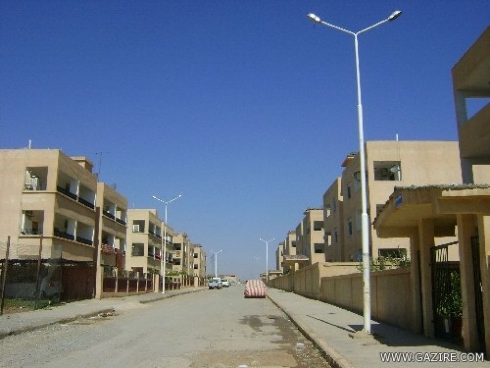 «تبديل سكن العاملين في الرميلان».. الإدارة ترد..