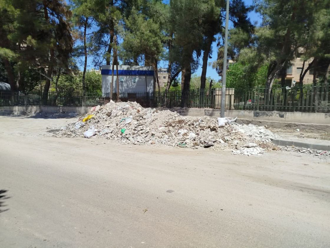 في مساكن برزة... حديقة النعمان تتحوّل إلى بؤرة خطر وإهمال رسمي فاضح