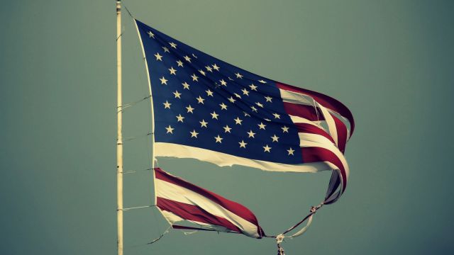 غيرت السلطات التحذير من الإعصار في نيو أورليانز، إلى تحذير من عاصفة استوائية