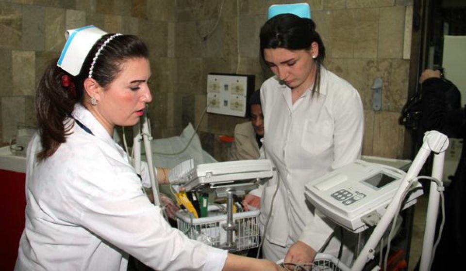 قلة الأجور وسياسات التعيين يتسببان بنقص الكادر التمريضي!