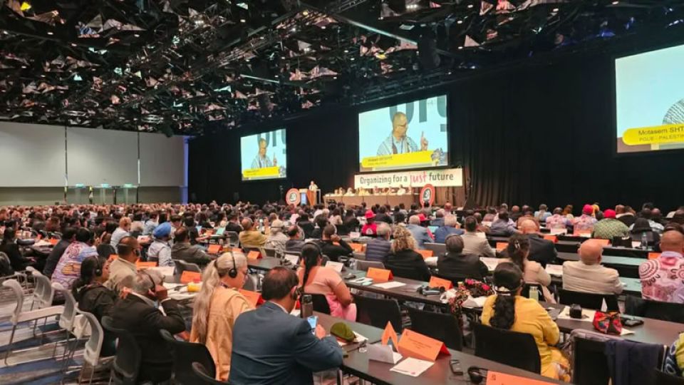 اتحاد النقابات العالمي لا سلام تحت تهديد السلاح