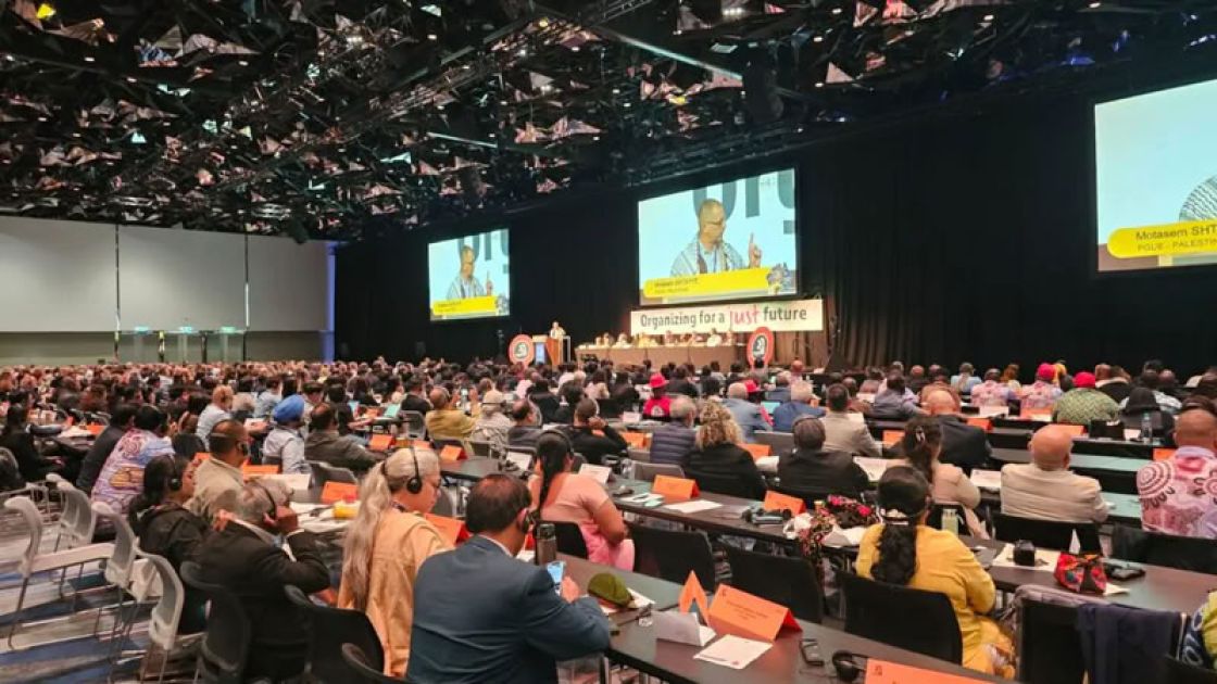 اتحاد النقابات العالمي لا سلام تحت تهديد السلاح