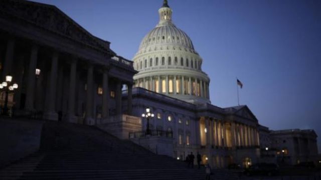 &laquo;من سيرمي قص البستون في واشنطن قبل تشرين الثاني؟&raquo;