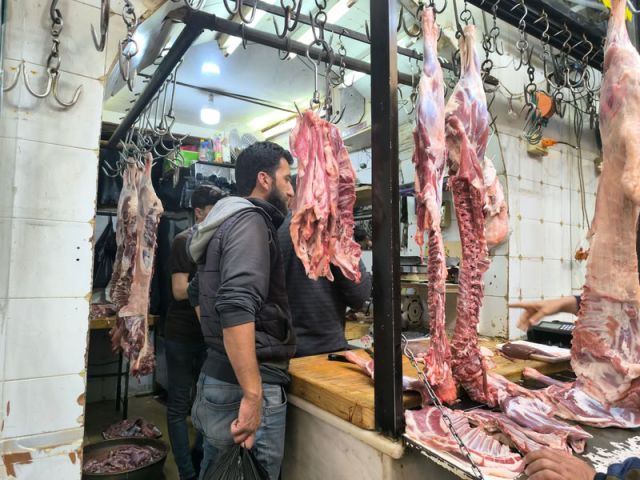 واقع اللحوم في سورية... انخفاض وهمي وارتفاع قاتل؛ من يحمي المواطن؟