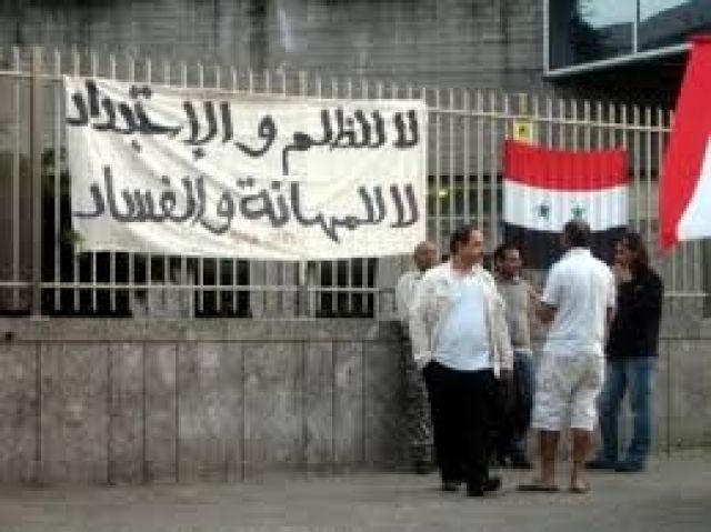 بين الطائفي.. والوطني