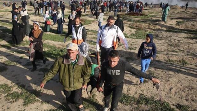 تظاهرات فلسطينية في الأرض والبحر