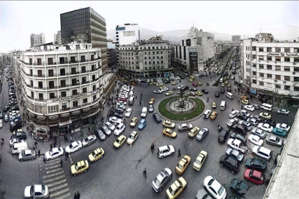 دمشق تنهار… والمحافظة تزيّن واجهتها!