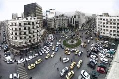 دمشق تنهار… والمحافظة تزيّن واجهتها!