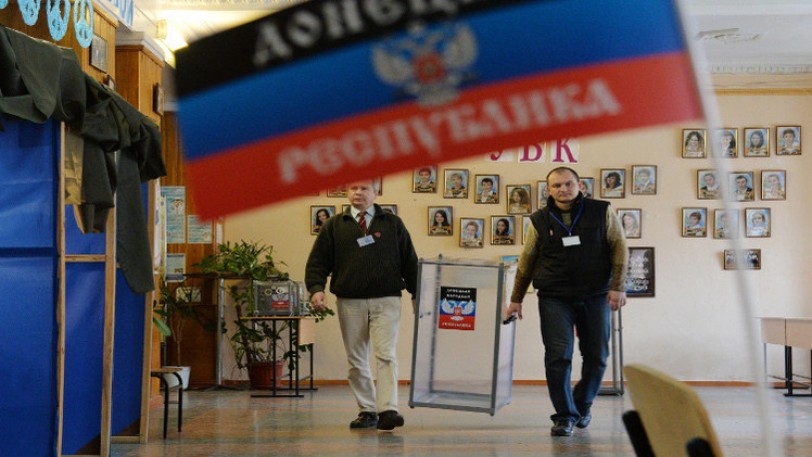 الناخبون في دونيتسك ولوغانسك يبدأون بالإدلاء بأصواتهم في الانتخابات