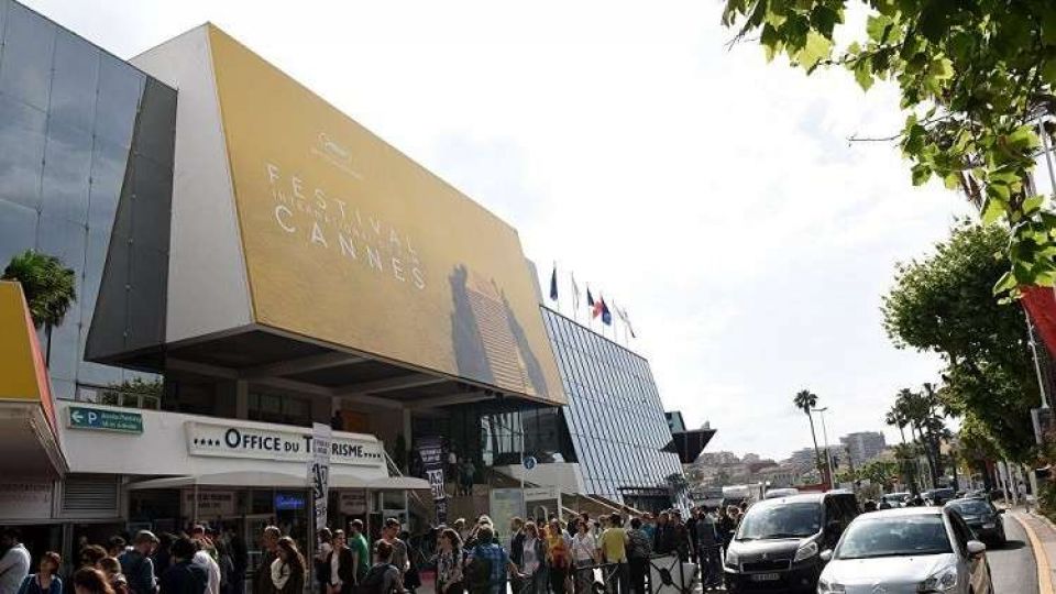 الصين تشتري فيلمين روائيين روسيين