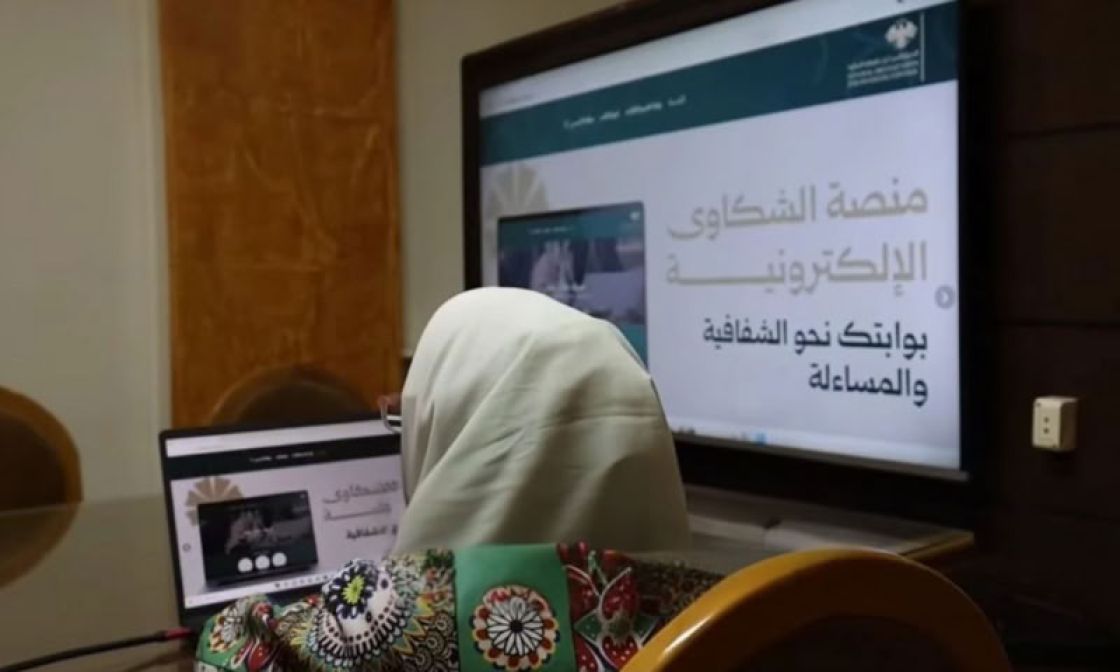 تطبيقات الشكاوى... أسماء تحبس العبرة