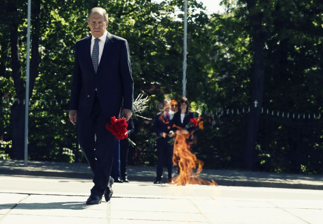 لافروف: لن نقف عاجزين في مواجهة أمريكا