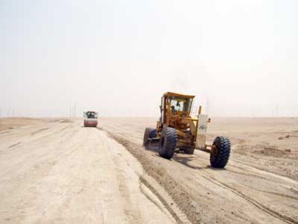 طريق حكومي على الورق بين دير الزور والرقة!