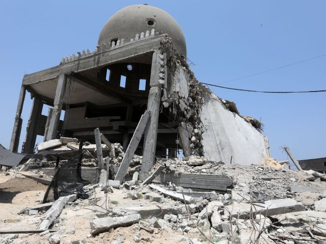 جيش الاحتلال يستهدف مدارس ومستشفيات غزة.. وارتفاع عدد الشهداء إلى 51 ألفاً و355