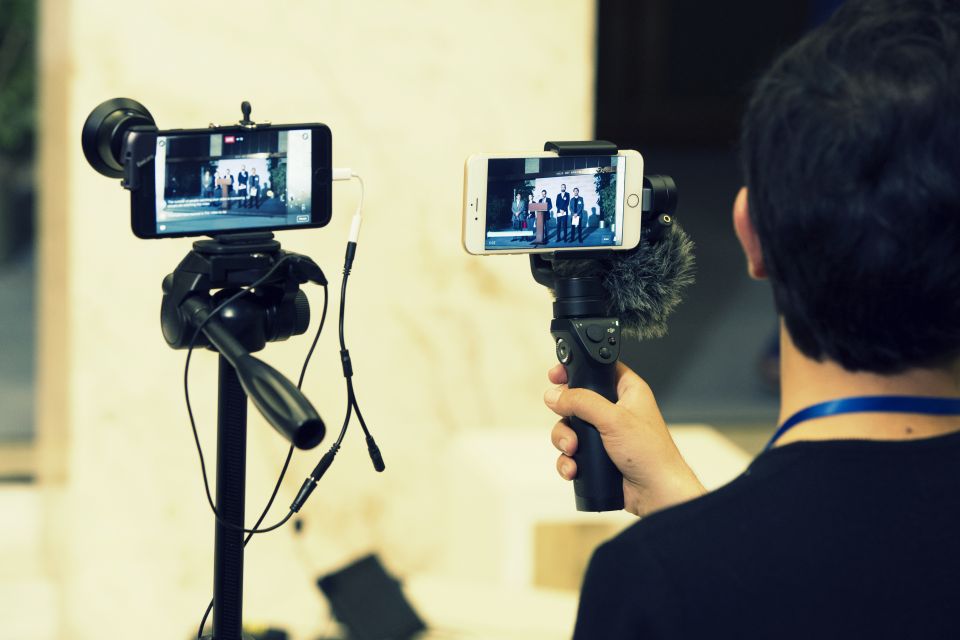 السبب الرئيسي في ذلك هو أن عددا من ممثلي المعارضة يحاولون طرح شروط مسبقة