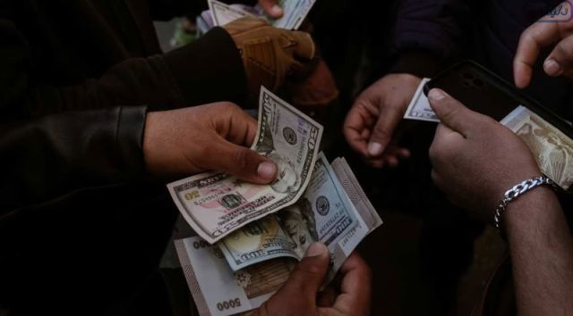 سعر صرف متعدد الشرائح... عن أي استقرار تتحدث الحكومة؟